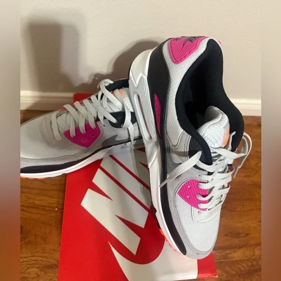 NIKE Air Max 90 FN6958-003 DUNKIN DONUTS 11.5 With Box - Picture 4 of 9